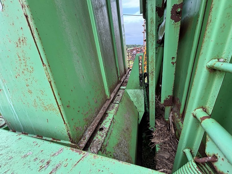 #2617-•-owatonna-540-stacker-image-22