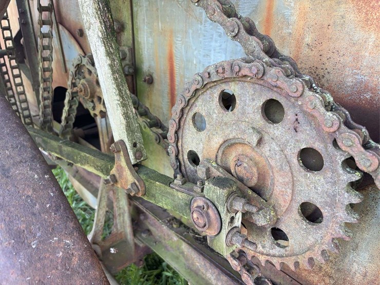 holt-caterpillar-pull-type-combine-image-30