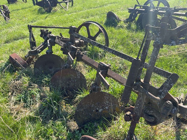 oliver-heavy-duty-3-blade-pull-type-disk-plow-image-10