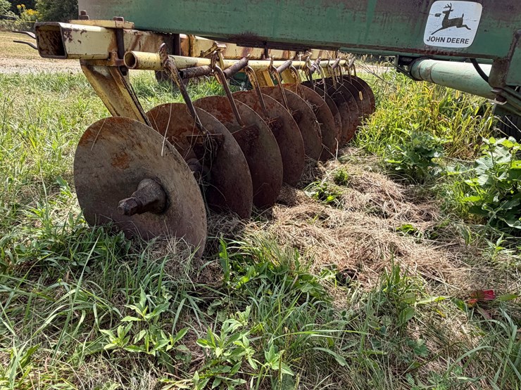 john-deere-220-image-15