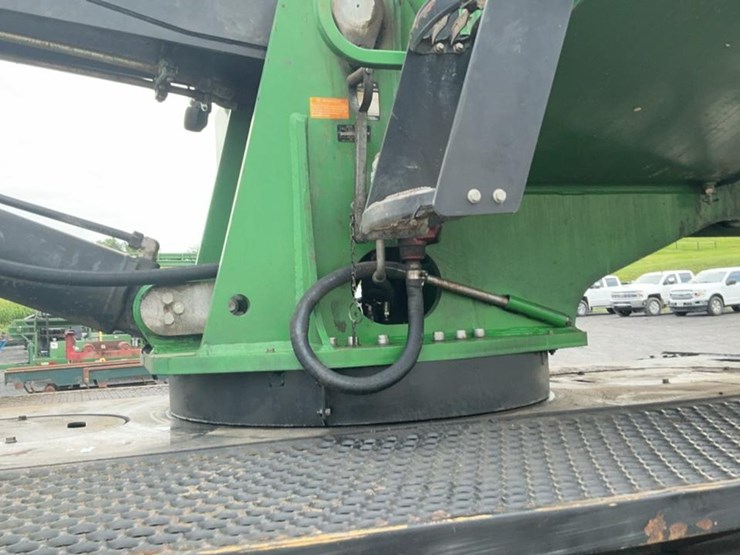 2015-deere-335d-image-52