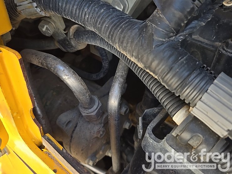 2023-komatsu-d61px-24-image-47
