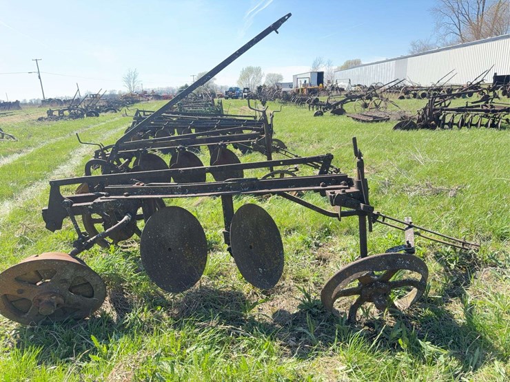 john-deere-disc-plow-image-1
