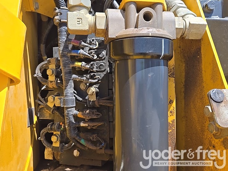2023-komatsu-d61px-24-image-41