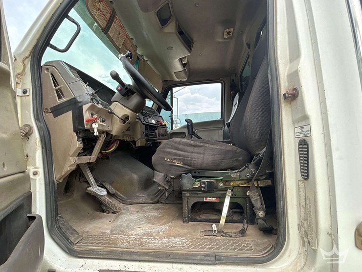 2007-sterling-l9500-image-31