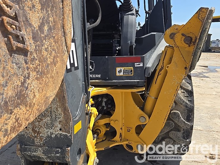 2019-deere-310sl-image-32