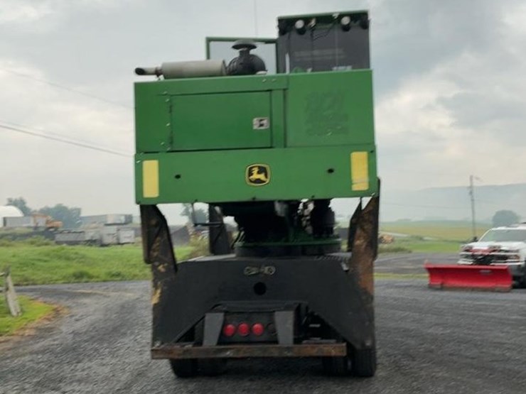 2015-deere-335d-image-5