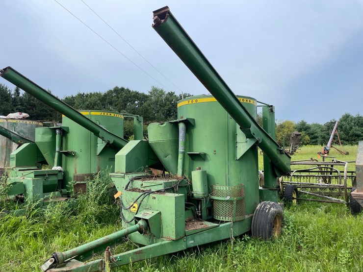 john-deere-700-image-1