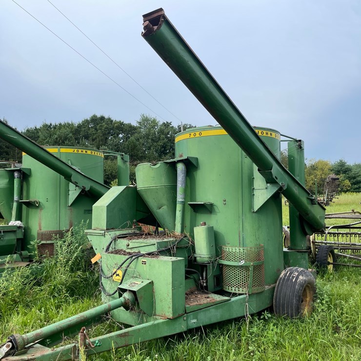 JOHN DEERE 700