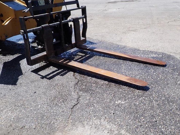 2020-caterpillar-tl943d-image-6