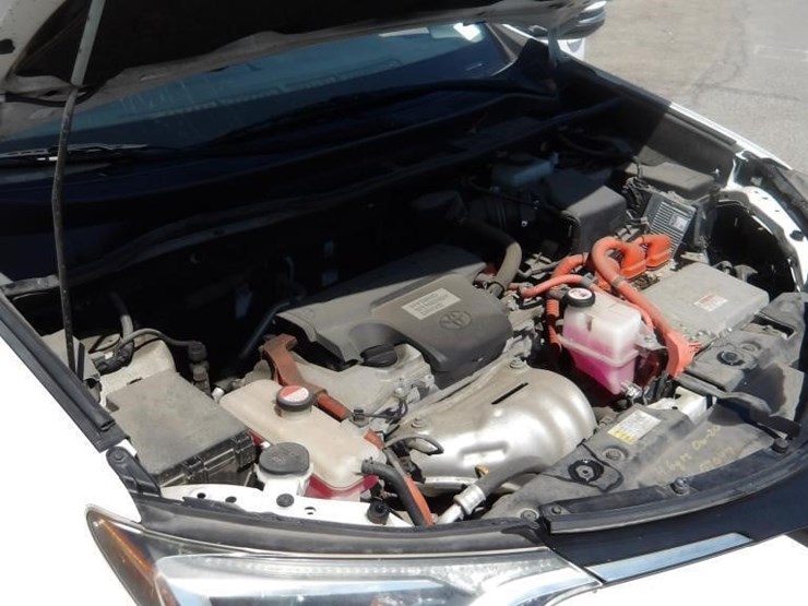 2016-toyota-rav4-image-12