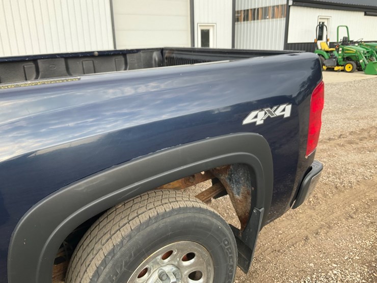 #2052-•-2010-chevrolet-silverado-4x4-pickup-truck-image-26
