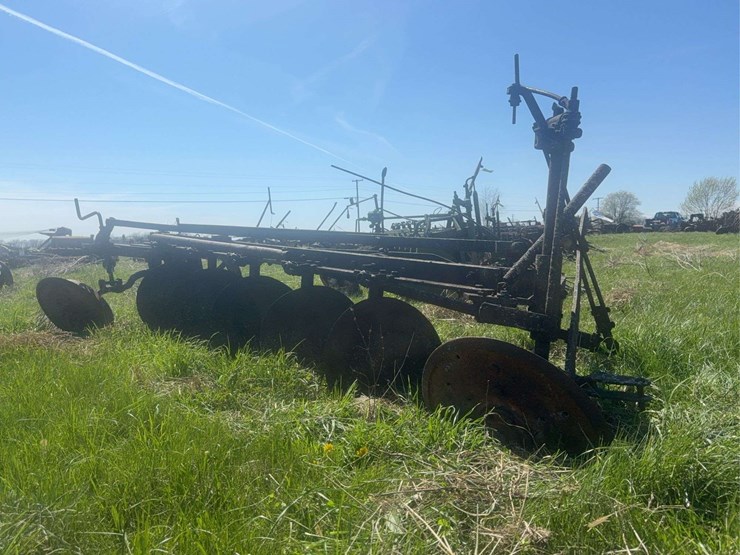 john-deere-disc-plow-image-1