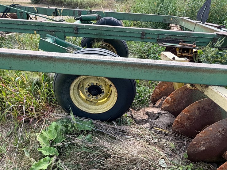 john-deere-220-image-27
