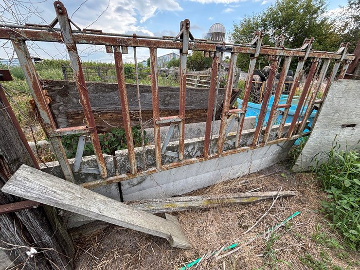 #2590-•-(4)-farm-shop-self-locking-head-gates-image-11