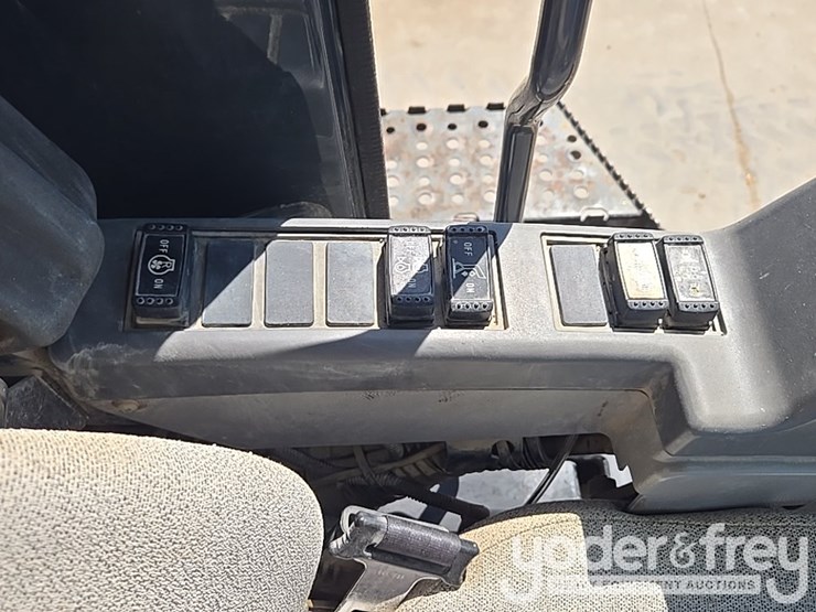 2011-deere-450d-lc-image-82