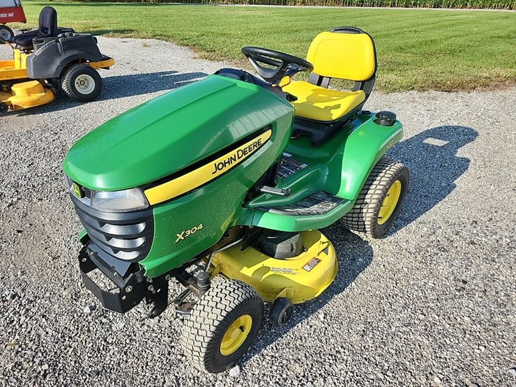 john-deere-x304-image-1