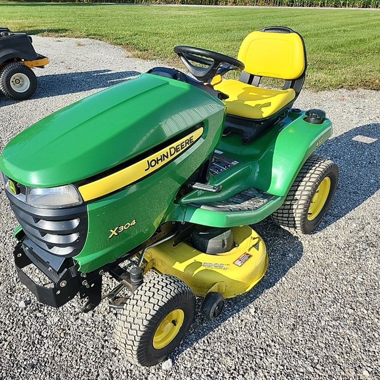 JOHN DEERE X304