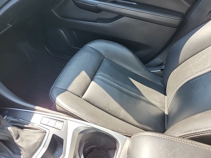 2014-cadillac-srx4-suv-image-17