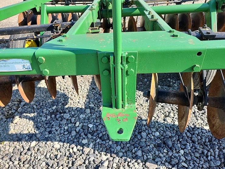 john-deere-210-image-8