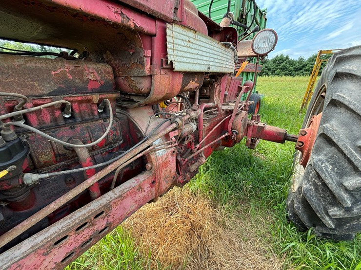 #2567-•-mccormick-farmall-560-gas-tractor-image-13