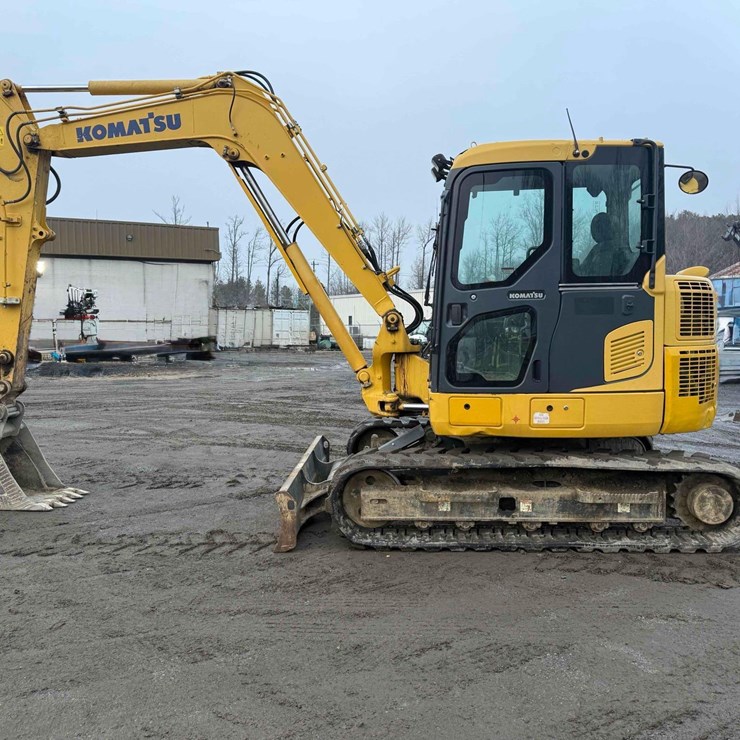 2017 KOMATSU PC88MR-10