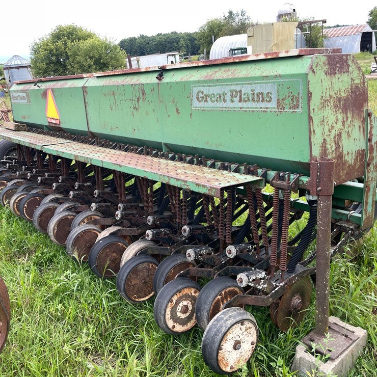 #2609 • 15' Great Plains 3 Point Drill