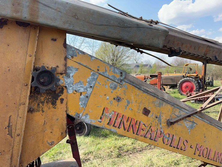 minneapolis-moline-model-dcorn-sheller-image-23