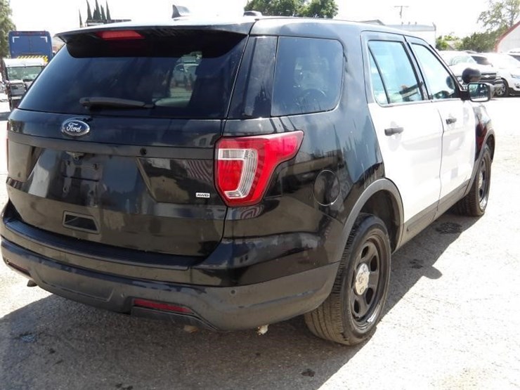 2019-ford-explorer-image-4
