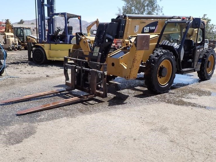 2020-caterpillar-tl943d-image-1