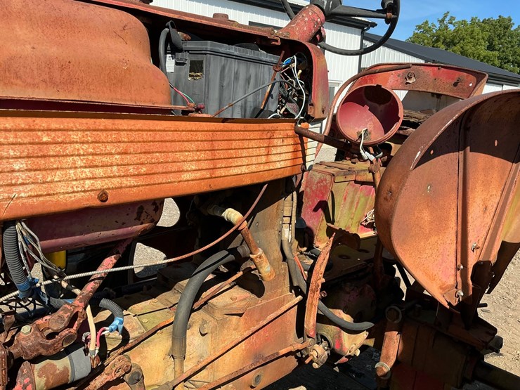 1960-case-ih-farmall-60-image-12