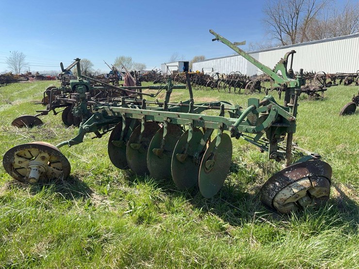 john-deere-disc-plow-image-1