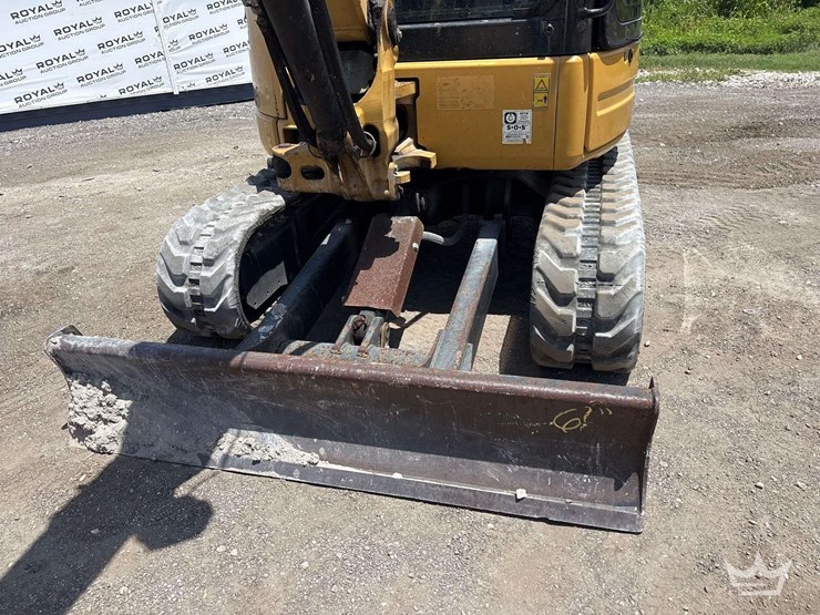 2010-caterpillar-303c-cr-mini-excavator-image-17