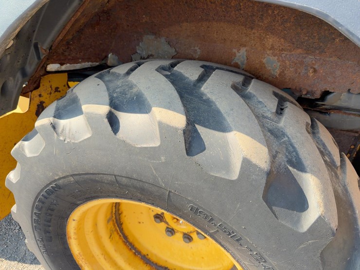 2005-deere-310sg-image-15