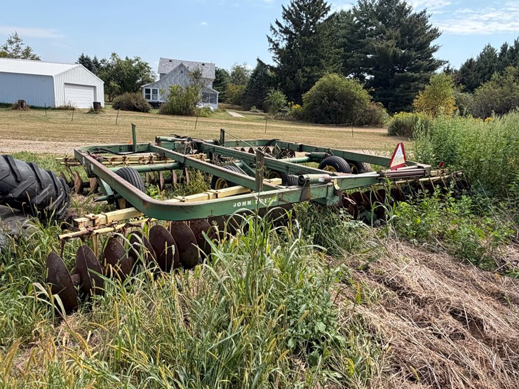 john-deere-220-image-6