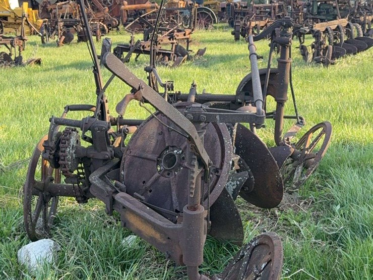 ihc-2-bottom-disc-plow-image-4