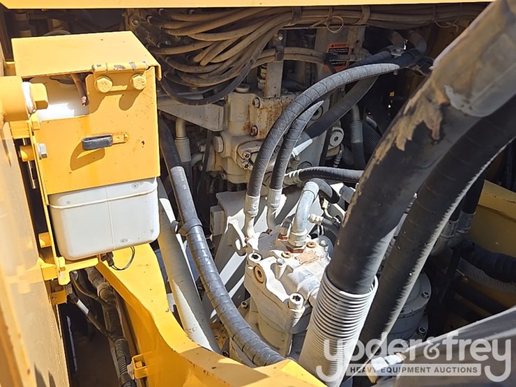 2011-deere-450d-lc-image-48