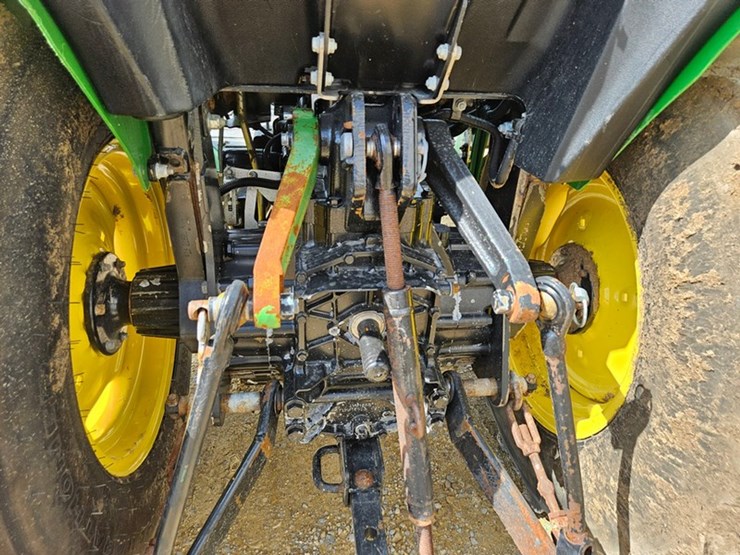 #175-•-john-deere-3032-4x4-tractor-image-18