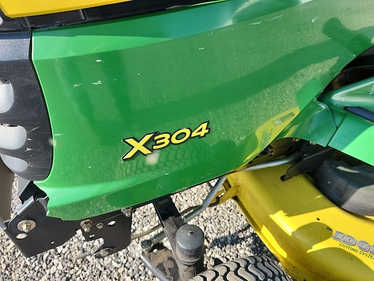 john-deere-x304-image-2