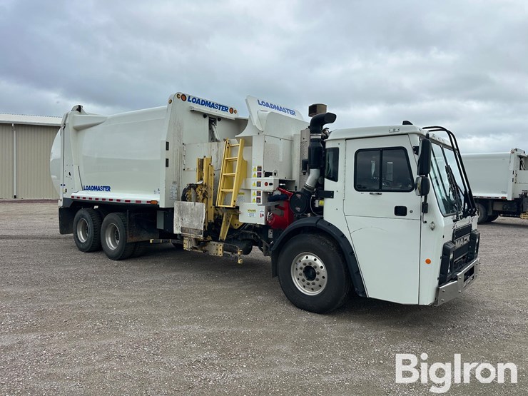 2024-mack-lr64-loadmaster-sideloader-t/a-garbage-truck-image-3