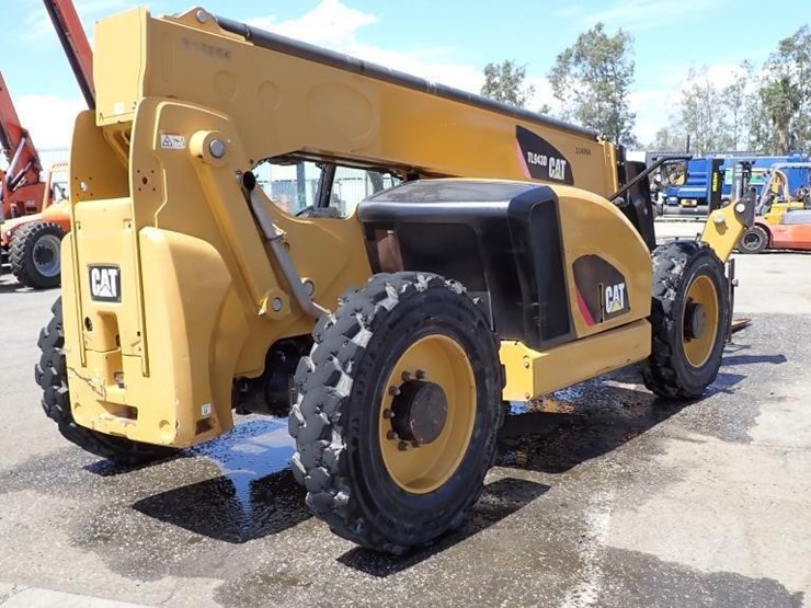 2020-caterpillar-tl943d-image-3
