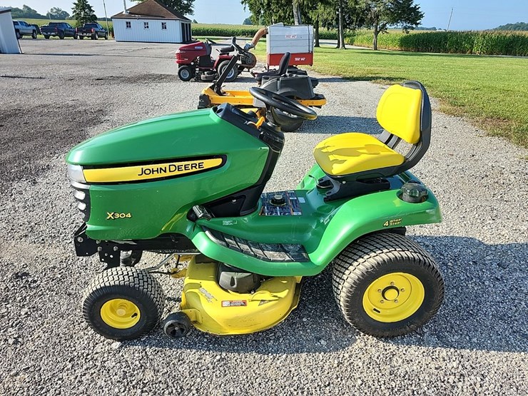john-deere-x304-image-3
