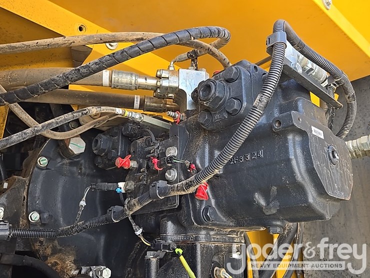 2023-komatsu-pc360-lc-11-image-31