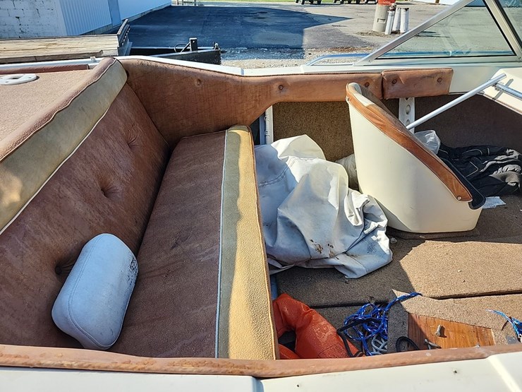 16ft-rinker-fish-&-ski-boat-image-11