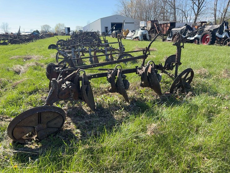 oliver-three-blade-pull-type-disk-plow-image-1