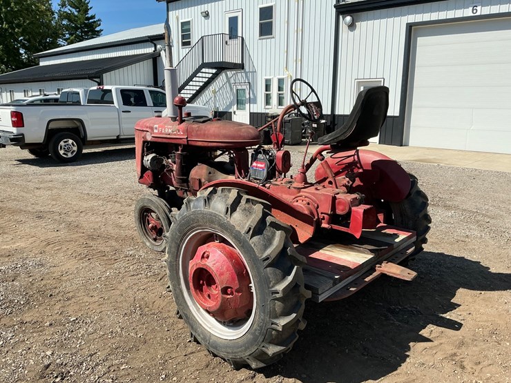 1946-case-ih-farmall-b-image-3