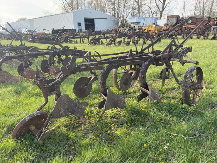 ihc-3-bottom-plow-image-4