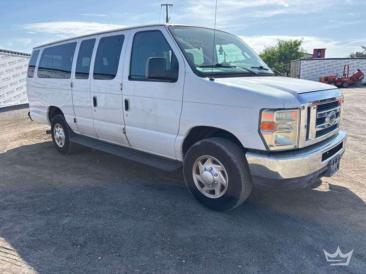 2013-ford-e350-image-3