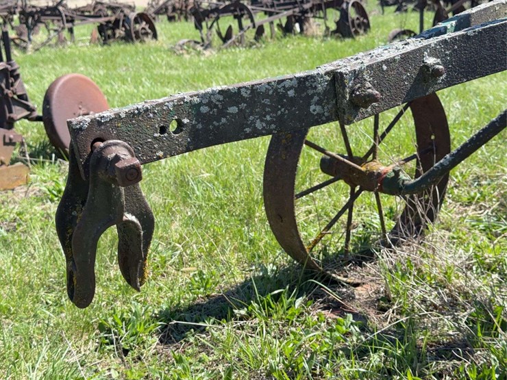 walking-plow-with-steel-wheels-&-trip-lift-image-10