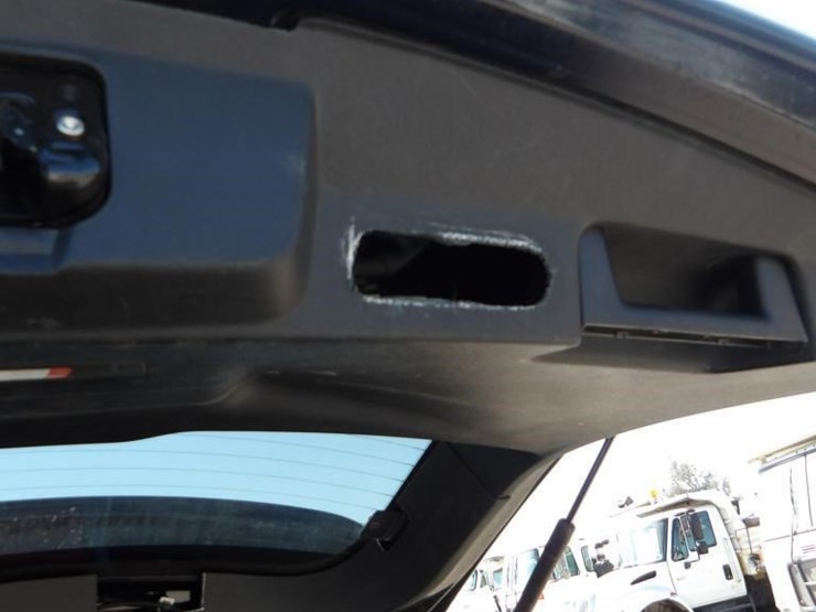 2019-ford-explorer-image-18